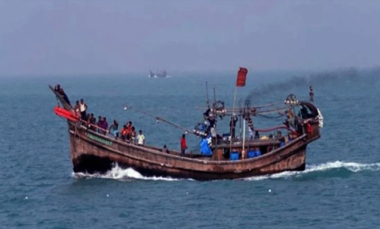 মাছ শিকারে গিয়ে ১২ দিন ধরে নিখোঁজ ১৩ জন জেলে